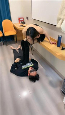 图片[22]_【爱丽丝】双S-踩踏/黑丝美腿恋足舔/舔腋下_HD绳艺资源