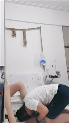 图片[2]_【沫沫sama】素人S首调-戴狗链手铐/虐乳高跟踩/脚耳光_HD绳艺资源