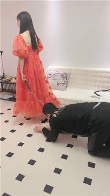 图片[3]_【猫咪大大】狗链拴住遛狗/骑马训练/清理脏鞋底/舔地板/圣水内裤_HD绳艺资源