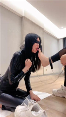 图片[12]_【米开朗】母畜-舔运动鞋白袜/踩踏喂食/当脚垫/sp_HD绳艺资源