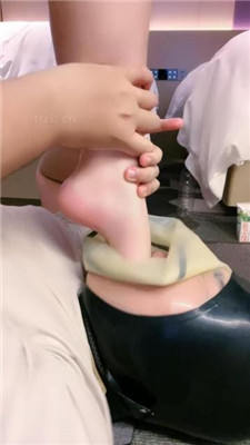 图片[13]_【雪菲老师】长靴踩虐/臭脚窒息/掐乳/灌圣水/插嘴_HD绳艺资源