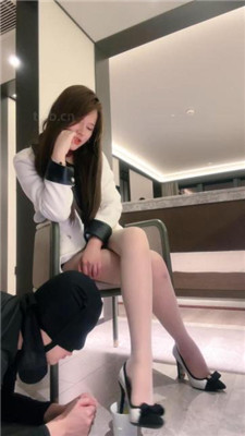 图片[4]_【琪琪大人】跪求圣水/舔高跟肉丝美腿/胯下辱/臭脚捂脸_HD绳艺资源