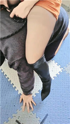 图片[9]_【豫安然】清理脏鞋底/长靴黑丝踩虐_HD绳艺资源
