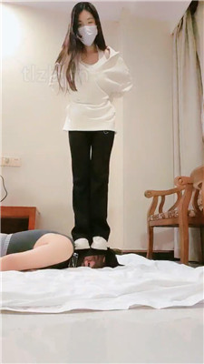 图片[9]_【梓晨】脏运动鞋踩虐/闻鞋子/骑马_HD绳艺资源