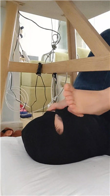 图片[8]_【樱樱】桌底视角-高中生S让狗除脚臭【上】_HD绳艺资源