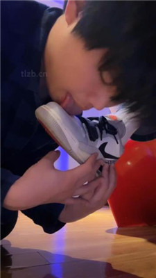 图片[3]_【supp】近距离-狗舌清理脏鞋底/闻白袜_HD绳艺资源