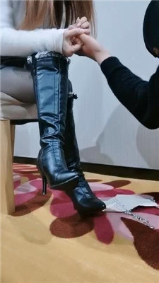 图片[4]_【三寸金脚】高跟长靴碾压踩/跪舔臭脚_HD绳艺资源