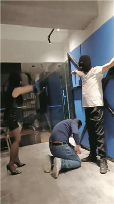 图片[13]_【昭玥】刑虐兄弟奴-训练/囚禁狗笼/高跟踩踏/掐乳_HD绳艺资源