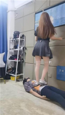 图片[3]_【魔鬼天使】反绑虐打/运动鞋白丝全体重踩踏_HD绳艺资源