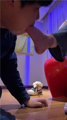 图片[11]_【supp】近距离-狗舌清理脏鞋底/闻白袜_HD绳艺资源