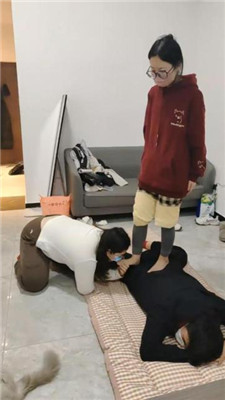 图片[4]_【樱樱】情侣主-让闺蜜下跪伺候-骑狗背/踩踏/奴下奴【四】_HD绳艺资源