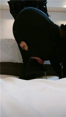 图片[3]_【玥野兔】近距离-长靴黑棉袜踩狗_HD绳艺资源