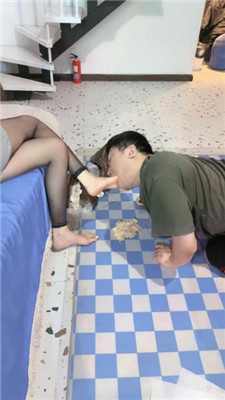 图片[19]_【Lel】脚插嘴/裸足踩狗脸/脚踩喂食_HD绳艺资源