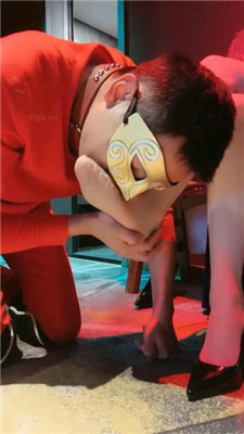 图片[13]_【咩祖】圈养犬化生活-狗笼桌子囚禁/肉丝脚窒息_HD绳艺资源