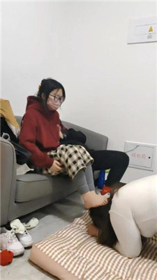 图片[6]_【樱樱】情侣主-让闺蜜下跪伺候-舔鞋底闻棉袜【二】_HD绳艺资源