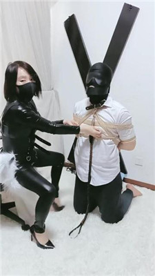 图片[9]_【冰绳艺导师】皮衣绳艺导师-五花大绑囚禁狗笼/袜子塞嘴_HD绳艺资源