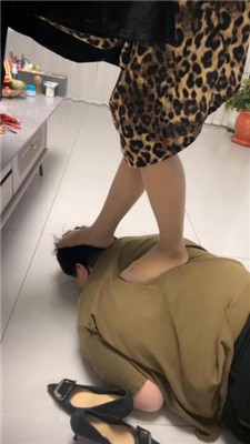 图片[23]_【冰色】恶毒继母-高跟肉丝脚踩狗儿子/口水鞋底_HD绳艺资源