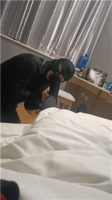 【鑫鑫夫妻】闻舔黑棉袜超臭裸足_HD绳艺资源