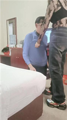 图片[5]_【bibi团】转胯爬行/抽耳光/掐乳/舔闻脏鞋/嘴脱袜子_HD绳艺资源