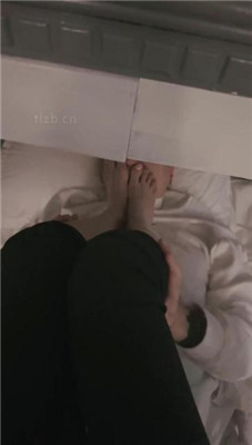 图片[2]_【娜娜米】桌底无意识踩下贱狗_HD绳艺资源