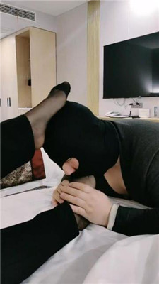 图片[15]_【陌影夫妻】高跟黑丝原味脚踩绿帽老公_HD绳艺资源