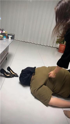 图片[21]_【冰色】恶毒继母-高跟肉丝脚踩狗儿子/口水鞋底_HD绳艺资源