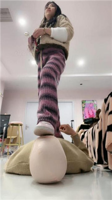 图片[11]_【cc.s】超脏粉色运动鞋白袜踩踏_HD绳艺资源