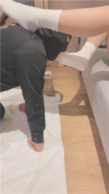 图片[3]_【赵奈奈】品尝裸足/踩脖窒息/吃白袜/清理白靴底_HD绳艺资源