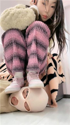 图片[17]_【cc.s】超脏粉色运动鞋白袜踩踏_HD绳艺资源