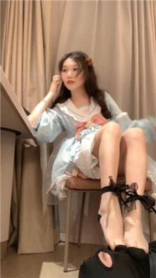 【小麦】皮鞋白袜萝莉S-磕头求虐/掐乳/臭脚狂舔