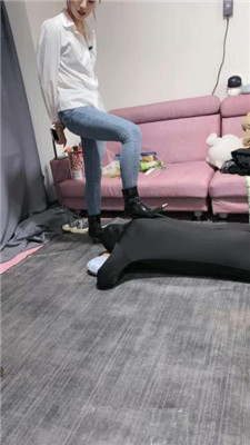 图片[5]_【冰诺】黑高跟短靴踩地毯狗_HD绳艺资源