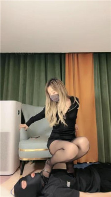 图片[12]_【梦樱】00后腿绞踩闻丝袜玉足_HD绳艺资源