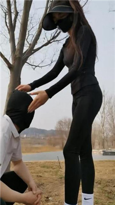 【皮皮】户外-跑步后运动鞋白袜辱_HD绳艺资源