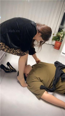 图片[19]_【冰色】恶毒继母-高跟肉丝脚踩狗儿子/口水鞋底_HD绳艺资源