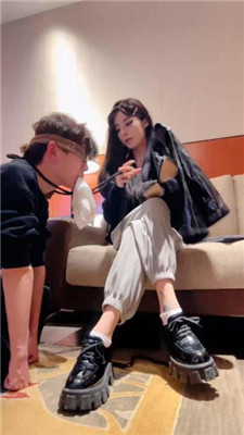 【不知名美女】模特S-上门只求刷鞋的贱奴_HD绳艺资源