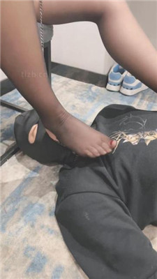 图片[17]_【赵奈奈】品尝原味黑丝高跟/骑马狗爬/臭脚捂脸【完整版】_HD绳艺资源