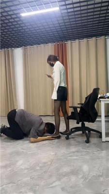 图片[2]_黑丝脚踩/训练/清理鞋底/洗脚水窒息/喂食_HD绳艺资源