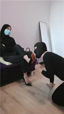 图片[18]_【凌儿女神】训练/转胯/碾压踩狗头/手铐反绑/抽耳光/关狗笼_HD绳艺资源