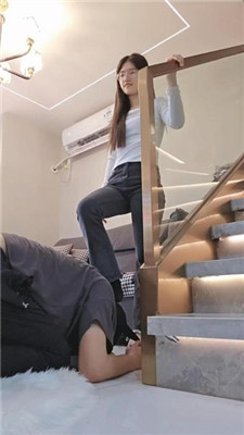 图片[10]_【嘉妮】运动后脏鞋臭袜踩虐_HD绳艺资源