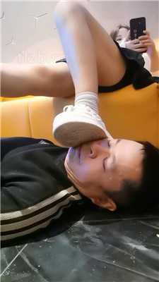 【文文文】KTV-素人小姐姐白袜白鞋踩脚垫_HD绳艺资源