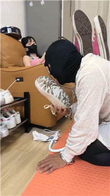 图片[12]_【高难度挑战美学】清理鞋柜/帆布鞋插嘴/手捂窒息/吃鞋底脏物/耳光训练_HD绳艺资源