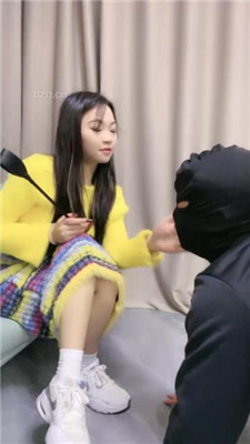 图片[2]_【cc.s】训练抽耳光/小白鞋白袜踩/脏鞋底/脚插嘴_HD绳艺资源