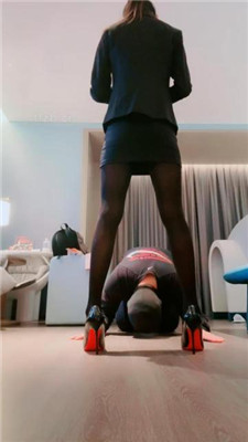 图片[5]_【美娜格格】白领S-黑丝高跟美腿-腿绞窒息/掐乳/臭脚捂脸/跳踩_HD绳艺资源