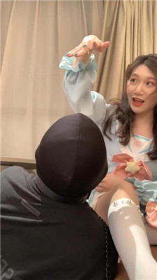 【小麦】皮鞋白袜萝莉S-磕头求虐/掐乳/臭脚狂舔