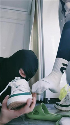 图片[14]_【奶糖】运动后超脏鞋臭白袜踩虐/气味控制辱_HD绳艺资源