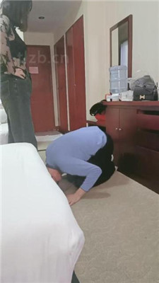 图片[2]_【bibi团】转胯爬行/抽耳光/掐乳/舔闻脏鞋/嘴脱袜子_HD绳艺资源