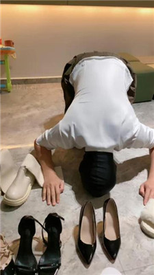 图片[10]_【小软】变装奴-跪舔高帮帆布鞋/清理多双鞋子/吐口水舔船袜_HD绳艺资源