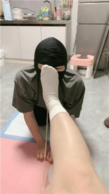 图片[6]_【欣欣子】新人S-短靴白袜/掐乳插嘴/恋足舔_HD绳艺资源