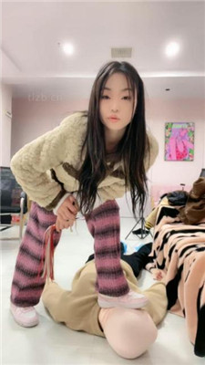 图片[5]_【cc.s】超脏粉色运动鞋白袜踩踏_HD绳艺资源