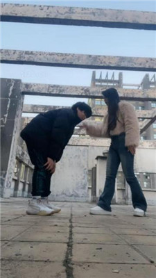 图片[3]_【素人挖掘机】户外开发-小白鞋提档/人肉座椅/耳光_HD绳艺资源